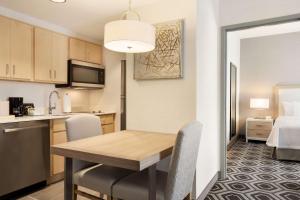 Homewood Suites By Hilton SLC/Draper的厨房或小厨房
