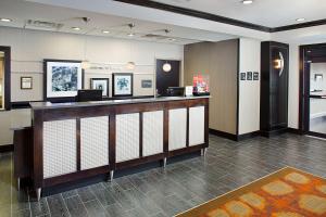 The lobby or reception area at Hampton Inn & Suites Lansing West