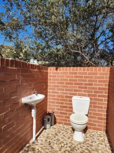 Foto dalla galleria di Crimson Bush Lodge a Klipdrift Altre 71 foto