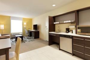 a room with a kitchen and a living room at Home2 Suites by Hilton Seattle Airport in Tukwila