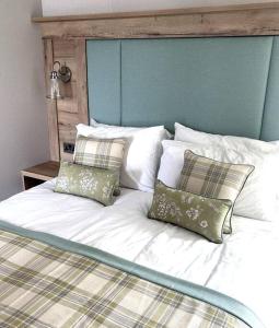 a white bed with two pillows on top of it at Sandy Toes, Padstow in Padstow