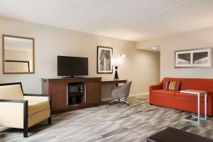 TV a/nebo společenská místnost v ubytování Hampton Inn Lehighton - Jim Thorpe