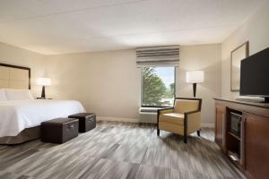 TV a/nebo společenská místnost v ubytování Hampton Inn Lehighton - Jim Thorpe