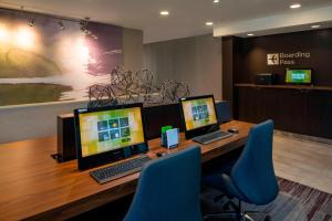 a conference room with two computers on a desk at Courtyard by Marriott Nashville Brentwood in Brentwood