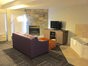 a living room with a couch and a fireplace at Hampton Inn Sevierville in Sevierville