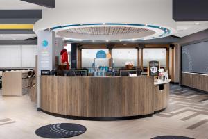 a lobby with a reception desk in a store at Tru By Hilton Tallahassee Central in Tallahassee