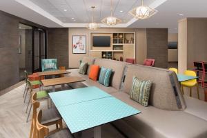 Home2 Suites By Hilton Las Cruces的电视和/或娱乐中心