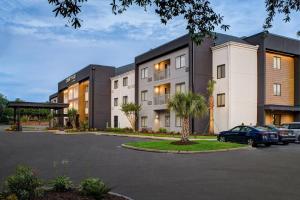 a building with a car parked in a parking lot at Courtyard by Marriott Columbia Northeast/Fort Jackson Area in Columbia