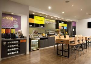 En restaurang eller annat matställe på Home2 Suites by Hilton Charleston Airport Convention Center, SC