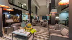 a lobby with couches and chairs and tables at Hilton Garden Inn Charleston Waterfront/Downtown in Charleston