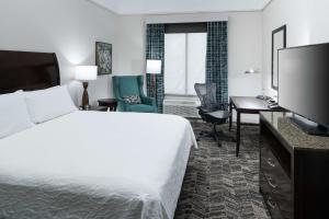Katil atau katil-katil dalam bilik di Hilton Garden Inn Dothan