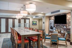 a dining room with a table and chairs at Hampton Inn Baltimore Bayview Campus in Baltimore