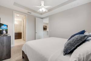 Postel nebo postele na pokoji v ubytování Waterfront Private Getaway with Pool & Gulf Access