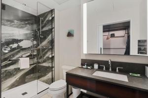 Canopy By Hilton Memphis Downtown的一间浴室