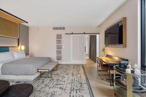 Canopy By Hilton Memphis Downtown客房内的一张或多张床位