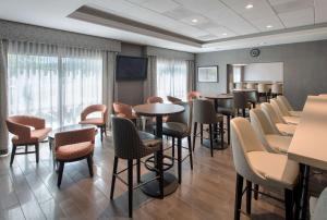 Posezení v ubytování Hampton Inn Boston Logan Airport