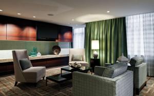 a living room with a couch and two chairs at Hilton Garden Inn Washington D.C./U.S. Capitol in Washington