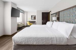 Hampton Inn Manhattan-35th St Empire State Bldg客房内的一张或多张床位