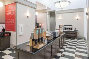 亚特兰大市中心汉普顿酒店及套房的咖啡和沏茶工具