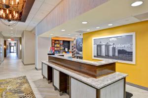 a lobby of a store with a counter in the middle at Hampton Inn Atlanta Kennesaw in Kennesaw