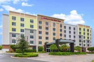 ホームステッドにあるHilton Garden Inn Homesteadの百万ドルのホテルの外観