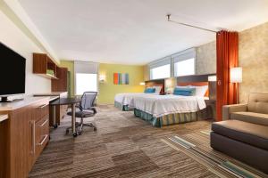 Postel nebo postele na pokoji v ubytování Home2 Suites by Hilton Champaign/Urbana + 16 fotografií