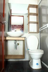 a small bathroom with a toilet and a sink at Hostal La Guaca in Cartagena de Indias