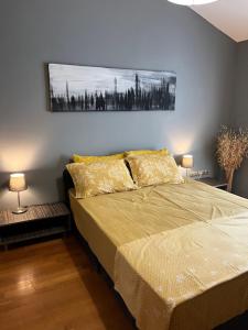 a bedroom with a bed with a painting on the wall at palazzo PADINI alla costa in Neoi Epivates