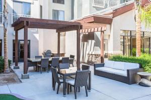 Posezení v ubytování Homewood Suites by Hilton Phoenix-Avondale