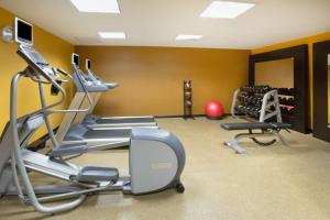 Fitness centrum a/nebo fitness zařízení v ubytování Homewood Suites by Hilton Phoenix-Avondale