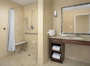 Koupelna v ubytování Homewood Suites by Hilton Phoenix-Avondale