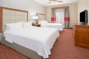 Postel nebo postele na pokoji v ubytování Homewood Suites by Hilton Phoenix-Avondale