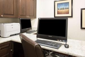 Kuchyň nebo kuchyňský kout v ubytování Homewood Suites by Hilton Phoenix-Avondale