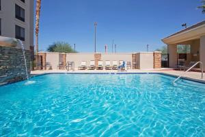a large pool with blue water in a hotel at Hilton Garden Inn Phoenix/Avondale in Avondale