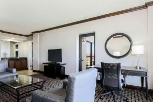 Ruang duduk di Hilton Phoenix Chandler