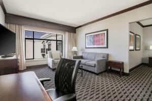 Televiisor ja/või meelelahutuskeskus majutusasutuses Hilton Phoenix Chandler