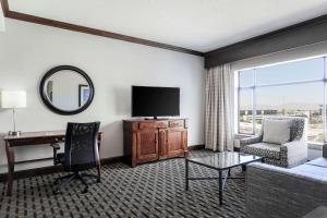 Televisyen dan/atau pusat hiburan di Hilton Phoenix Chandler