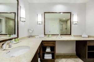 Bilik mandi di Hilton Phoenix Chandler