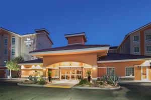 d'un hôtel avec un bâtiment dans l'établissement Homewood Suites by Hilton Yuma, à Yuma