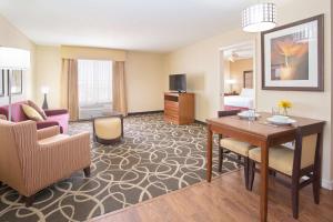 TV a/nebo společenská místnost v ubytování Homewood Suites by Hilton Yuma