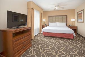 Postel nebo postele na pokoji v ubytování Homewood Suites by Hilton Yuma