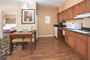 Kuchyň nebo kuchyňský kout v ubytování Homewood Suites by Hilton Yuma
