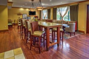 a dining room with a table and chairs at Hampton Inn Savannah-I-95-North in Port Wentworth