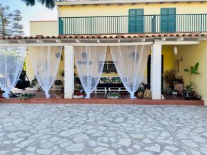 a house with white curtains and a balcony at Casa Anima in Ragusa