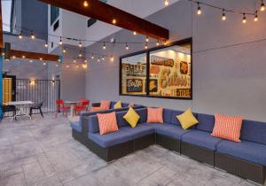 Zona d'estar a Tru By Hilton Euless Dfw West, Tx