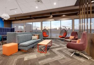 Zona d'estar a Tru By Hilton Euless Dfw West, Tx