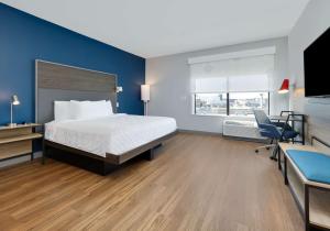 Llit o llits en una habitació de Tru By Hilton Euless Dfw West, Tx