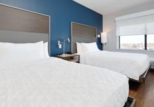 Llit o llits en una habitació de Tru By Hilton Euless Dfw West, Tx