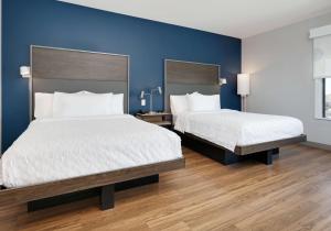 Llit o llits en una habitació de Tru By Hilton Euless Dfw West, Tx