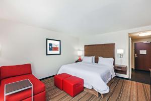 Hampton Inn & Suites Houston I-10 West Park Row, Tx客房内的一张或多张床位